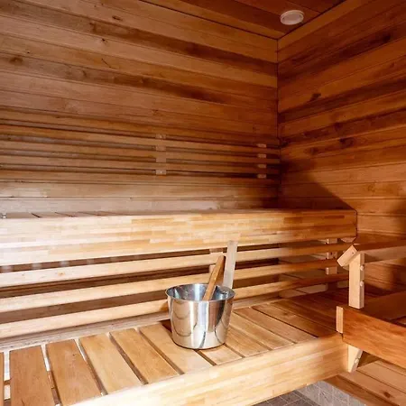 Moderni Ja Tilava Kolmio + Sauna アパート