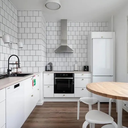 Moderni Ja Tilava Kolmio + Sauna アパート